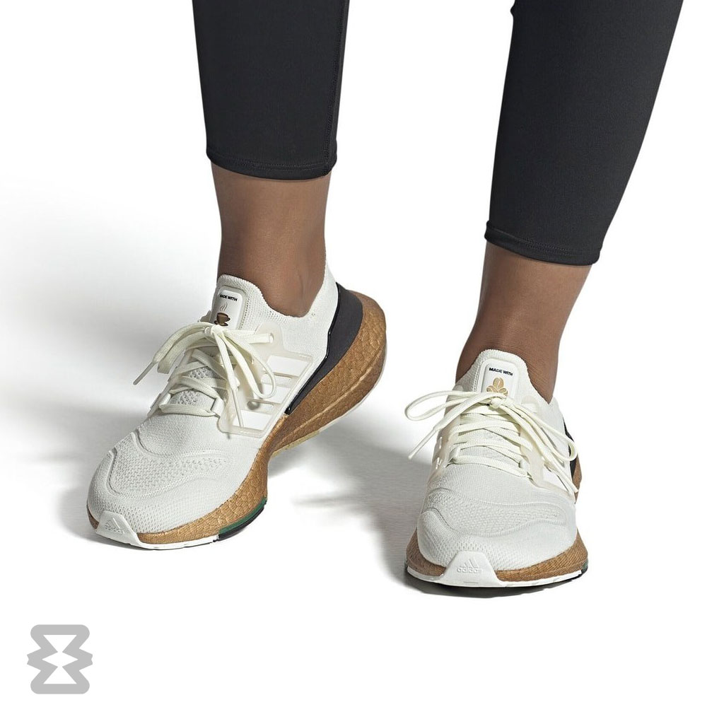 کفش رانینگ زنانه آدیداس مدل Ultraboost 22