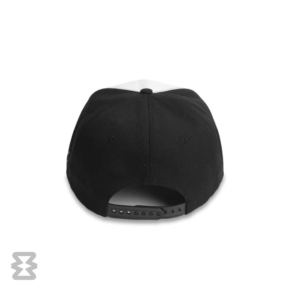 کلاه کپ یل مدل Y جلو سفید