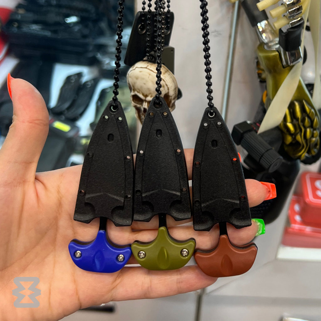 چاقو گردن آویز